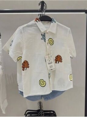 NWT Zara Boys Short-Sleeve White Button-Up Shirt with Colorful Prints | Size: 2Y